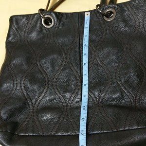 Steven by steve madden handbag have defect. See Ph